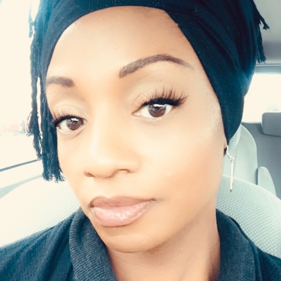 Meet your Posher, Monique - Picture 4 of 5